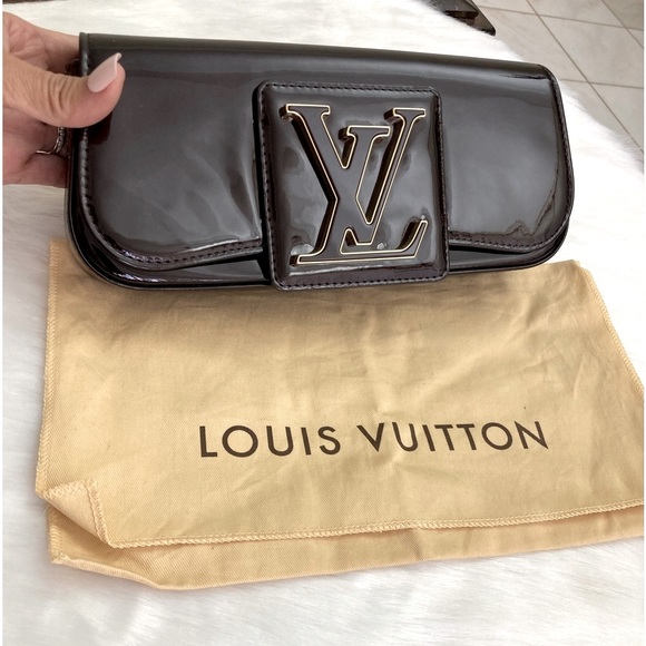 Stunning Clutch - Picture 3 of 17